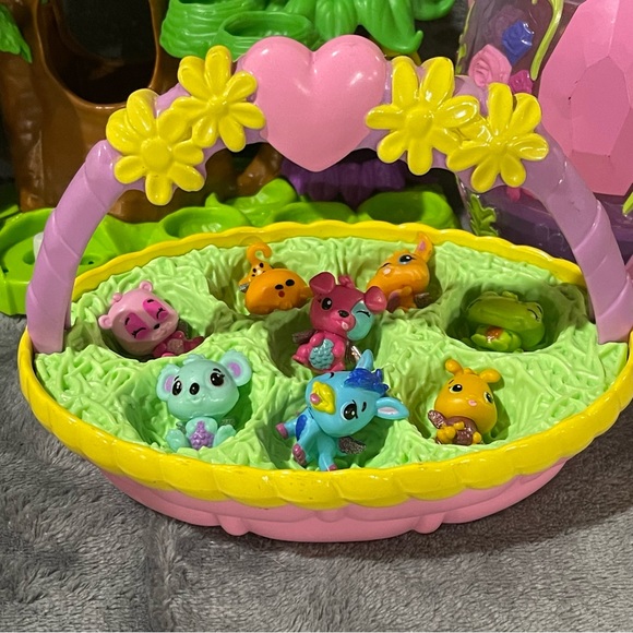 Hatchimals Colleggtibles Hatchery Nursery Playset, Basket, Hidden Scene Egg - Picture 2 of 11